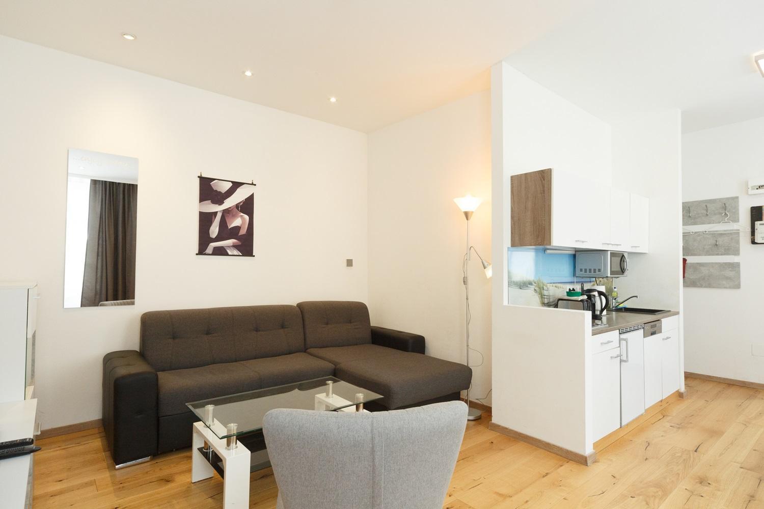 In Near Schoenbrunn & Westbahnhof - Keyless Check-in Apartment Vienna