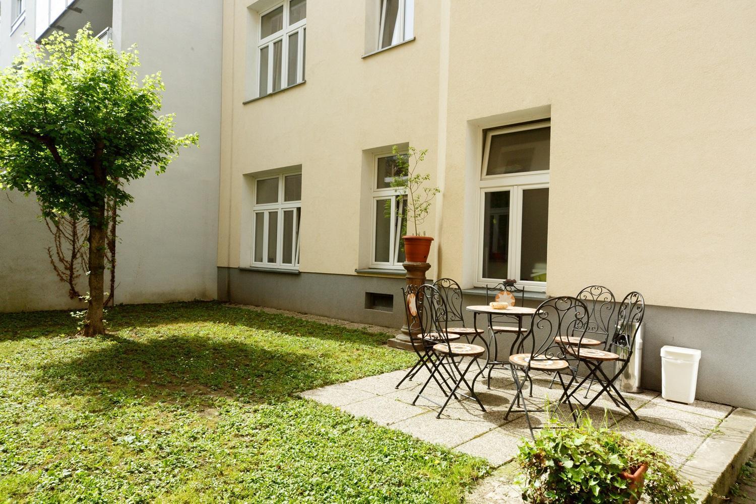 Arnsteingasse 8 *